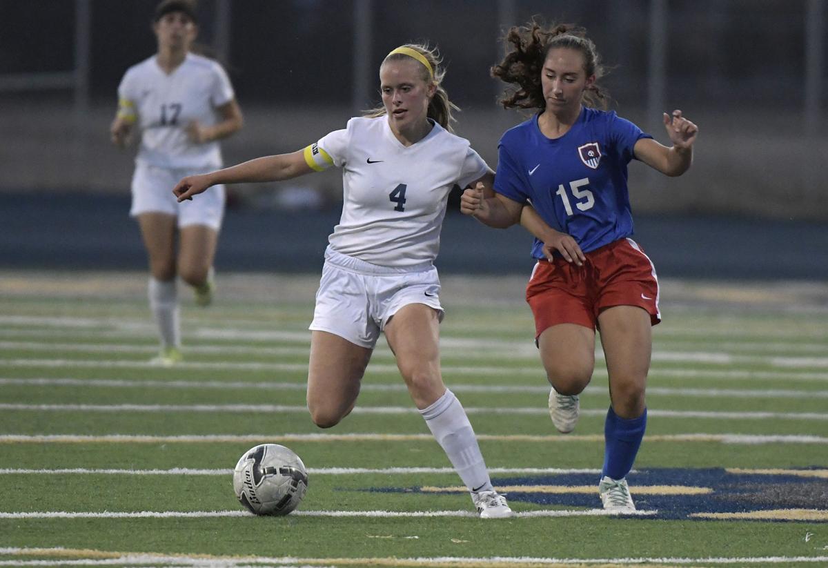 Warriors vs Bulldogs Girls Soccer10-my