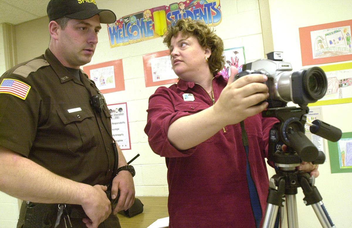 03-27-2001-Mapping Benton County-rg