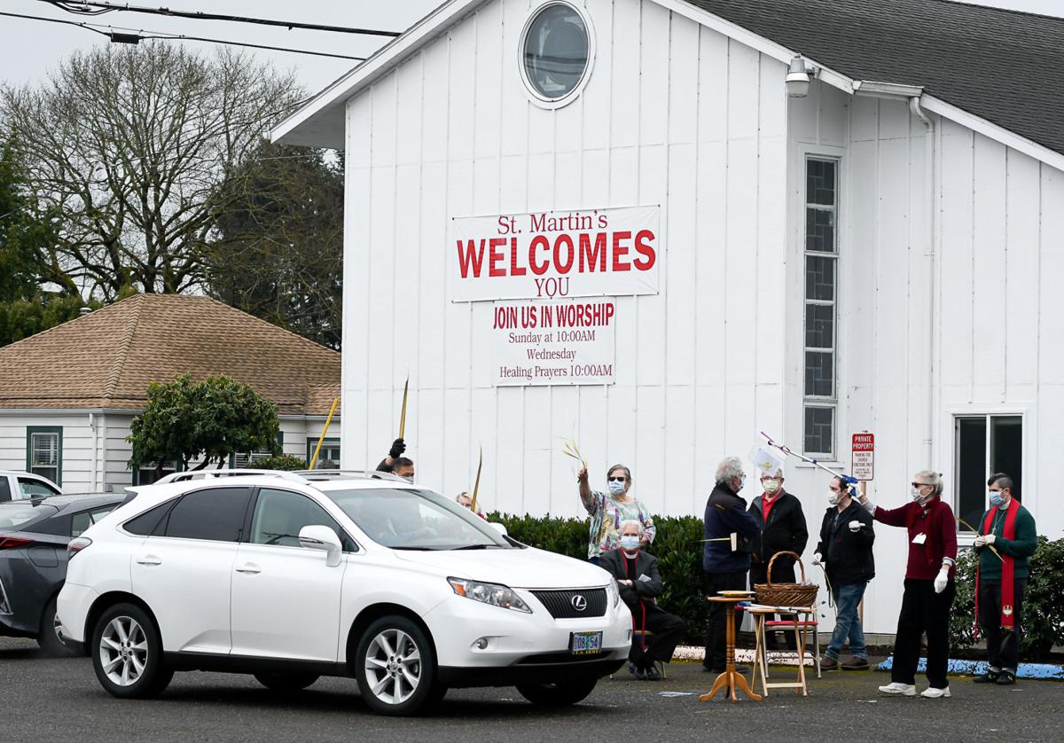 Thank You Drive Through Amen Lebanon Church Offers Unusual Palm Sunday Service Due To Coronavirus Local Democratherald Com