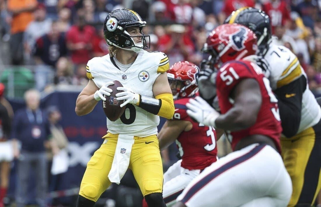 Texans get back-to-back wins as Kenny Pickett exits game early