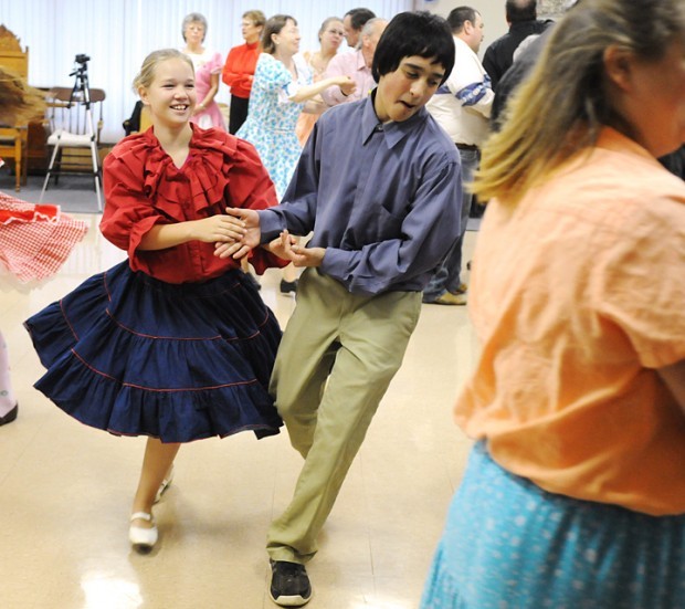 Square dancing lessons attract dozens from midvalley