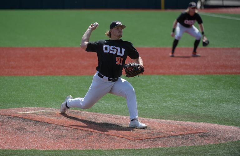 Oregon Ducks baseball rallies to down Washington Huskies, clinch