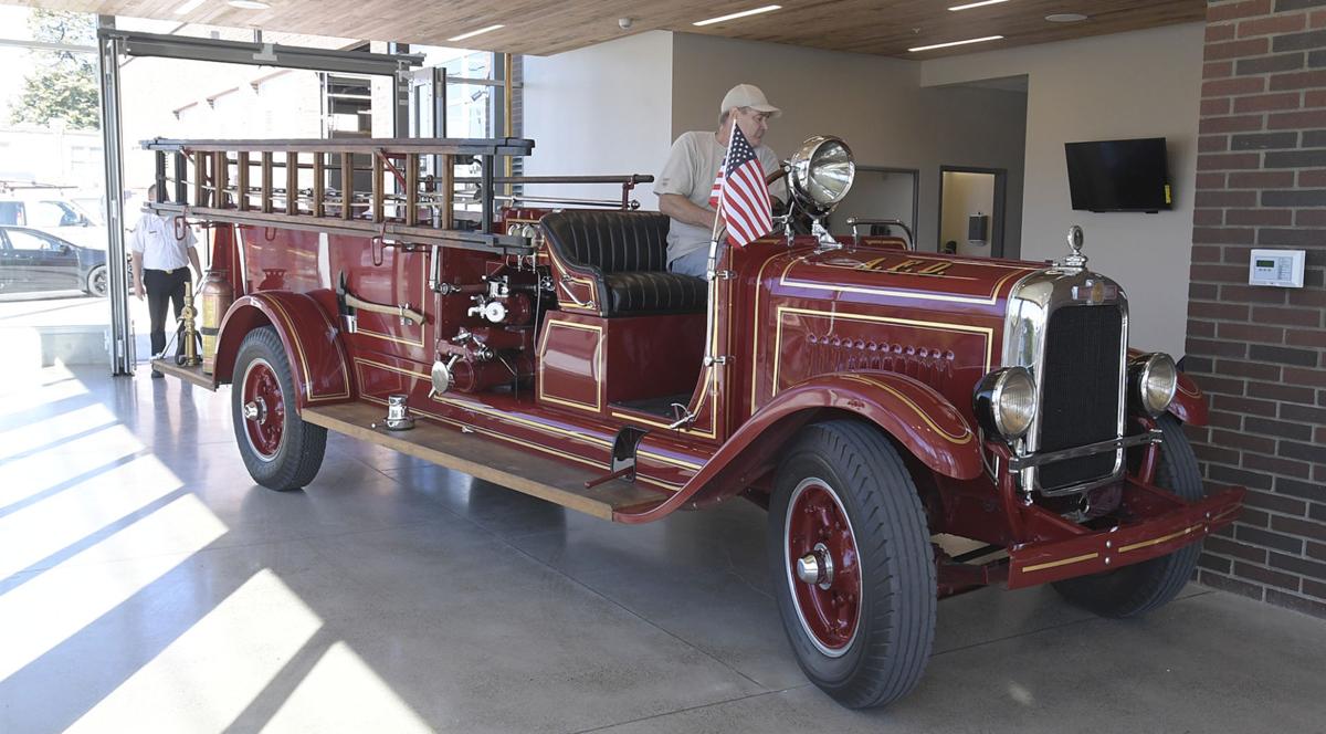 100417-adh-nws-Fire Department Move in01-my