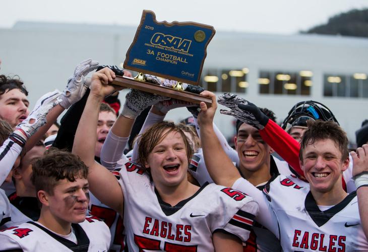 Prep football: Santiam Christian takes 3A title