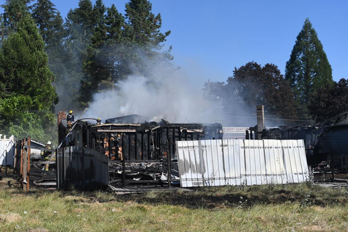 Gallery Firefighters Extinguish a Family's House in Sweet Home