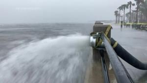 Hurricane Ian's wind, rain start in Charleston