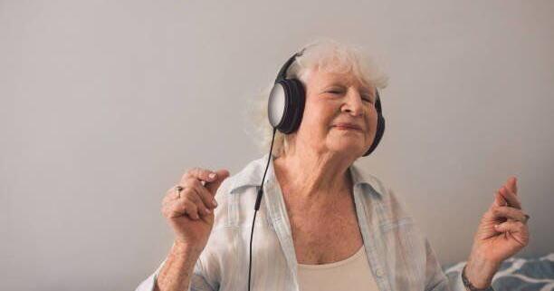 Study: Music helps reconnect elderly patients with their memories