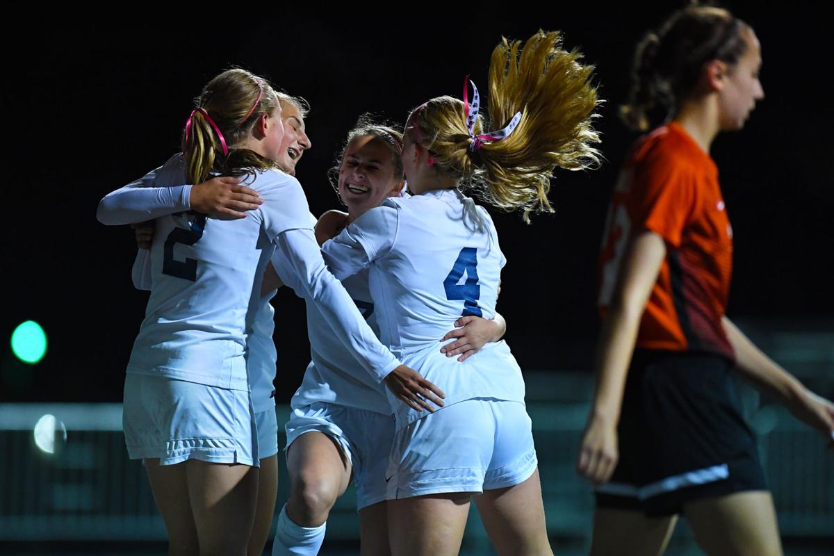 101017-adh-spt-west-soccer-0008.jpg