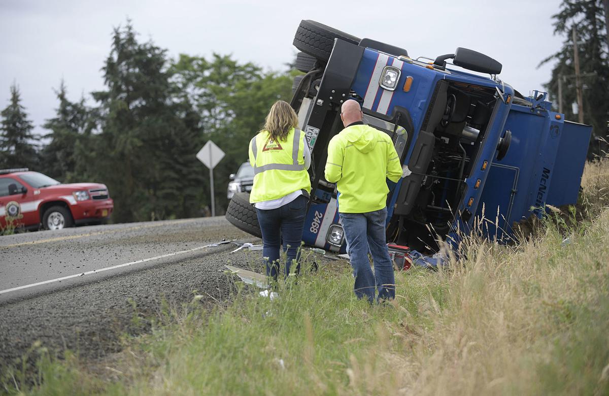 0700720-adh-nws-Garbage Truck Crash-my