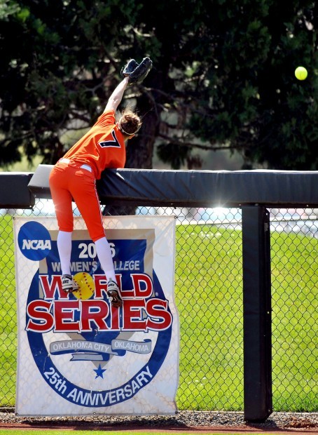 Osu Softball Beavers Let One Slip Away Against No 9 Huskies Softball Democratherald Com