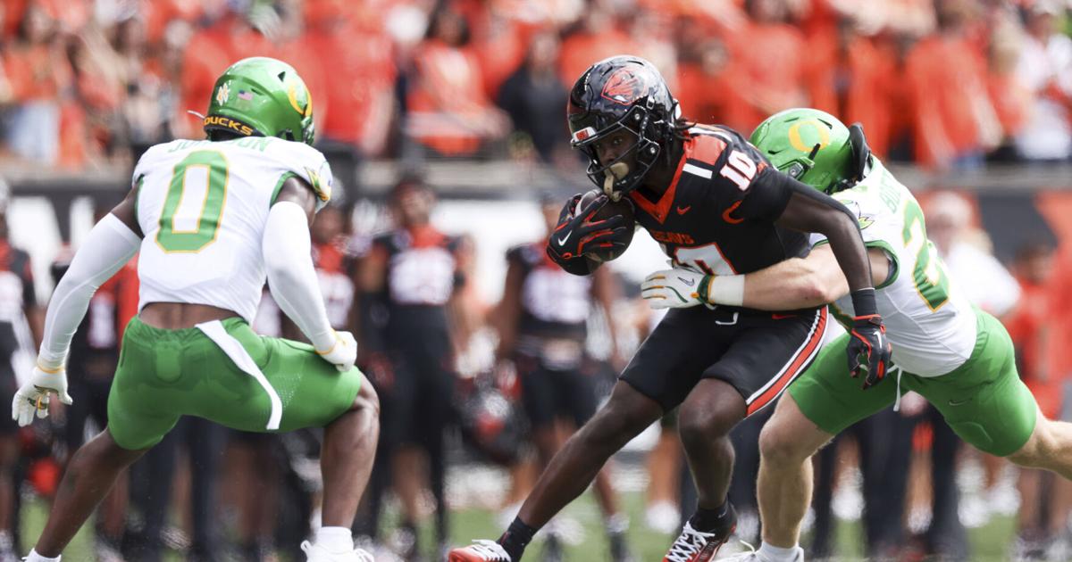 Oregon's Bryce Boettcher celebrates final rivalry victory