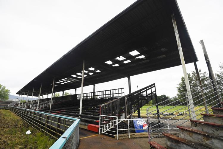 Philomath Frolic & Rodeo rides, bucks and lassos on after fire