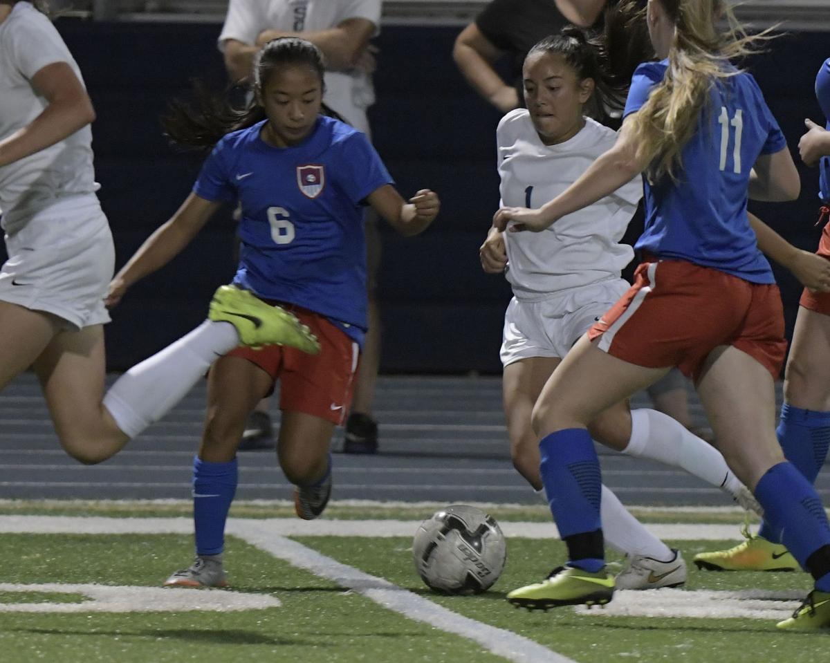 Warriors vs Bulldogs Girls Soccer25-my