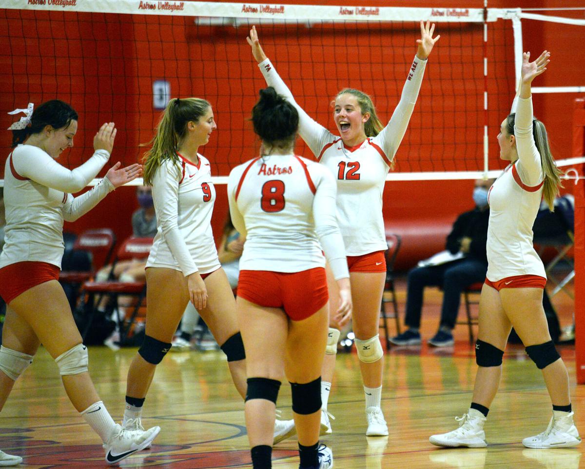 201001_ET_CRU_VOLLEYBALL_4.JPG