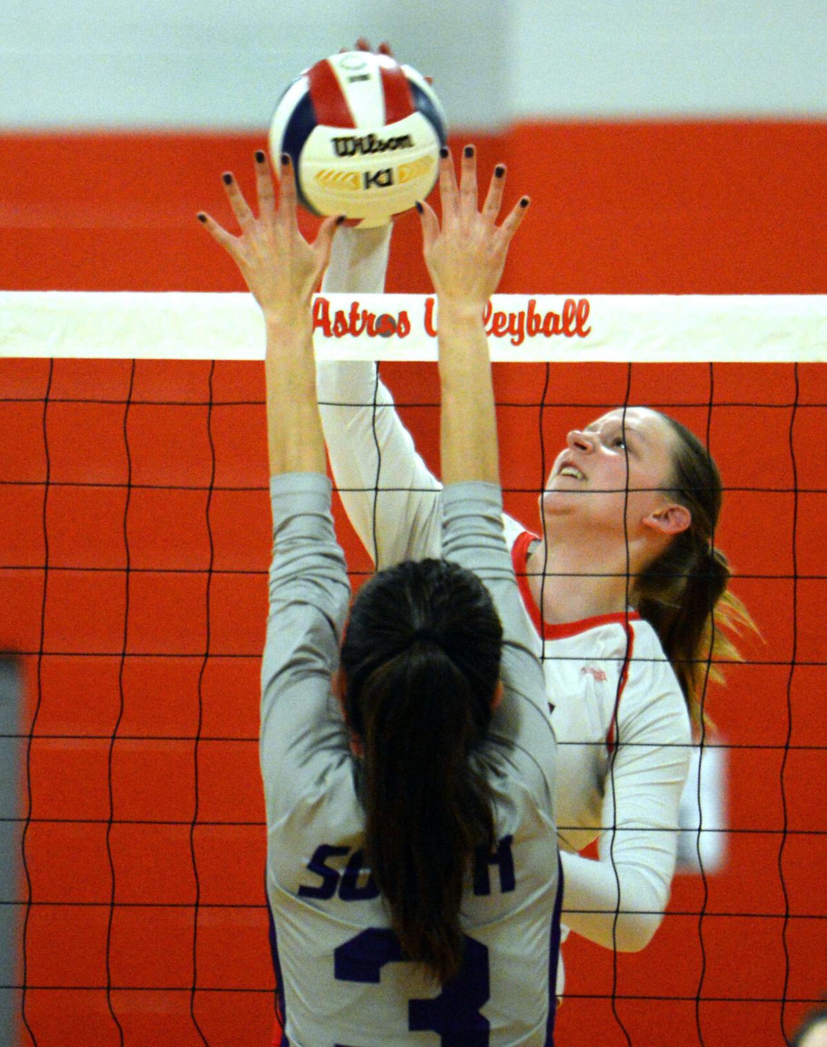 201001_ET_CRU_VOLLEYBALL_5.JPG