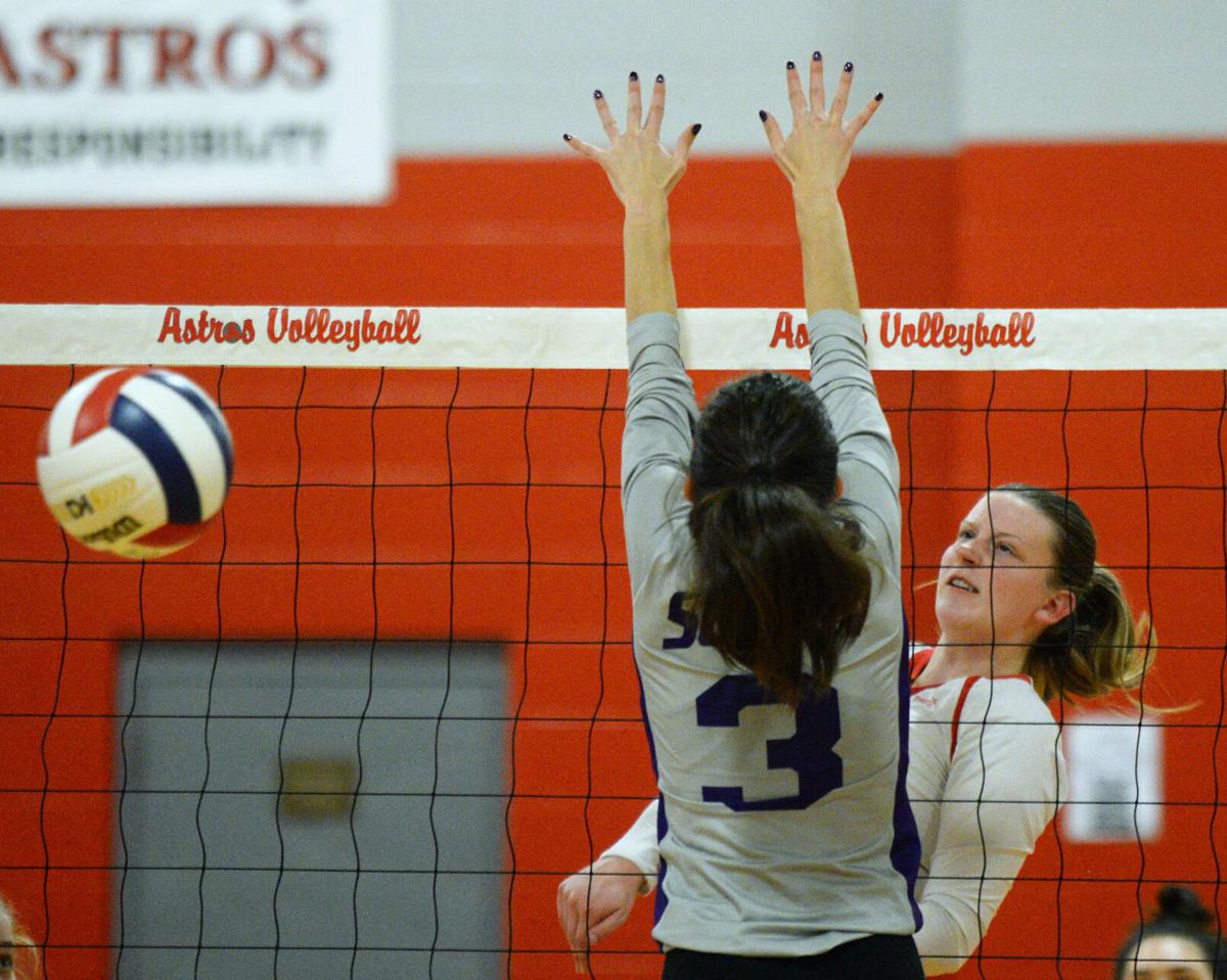 201001_ET_CRU_VOLLEYBALL_12.JPG