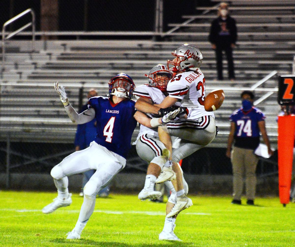 200925_ET_CRU_FOOTBALL_1.JPG