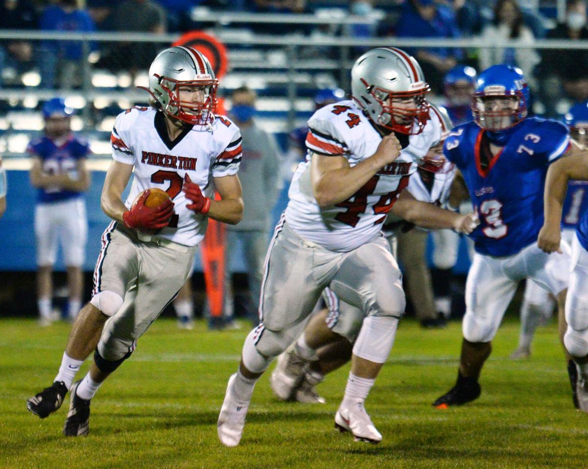 200925_ET_CRU_FOOTBALL_10.jpg