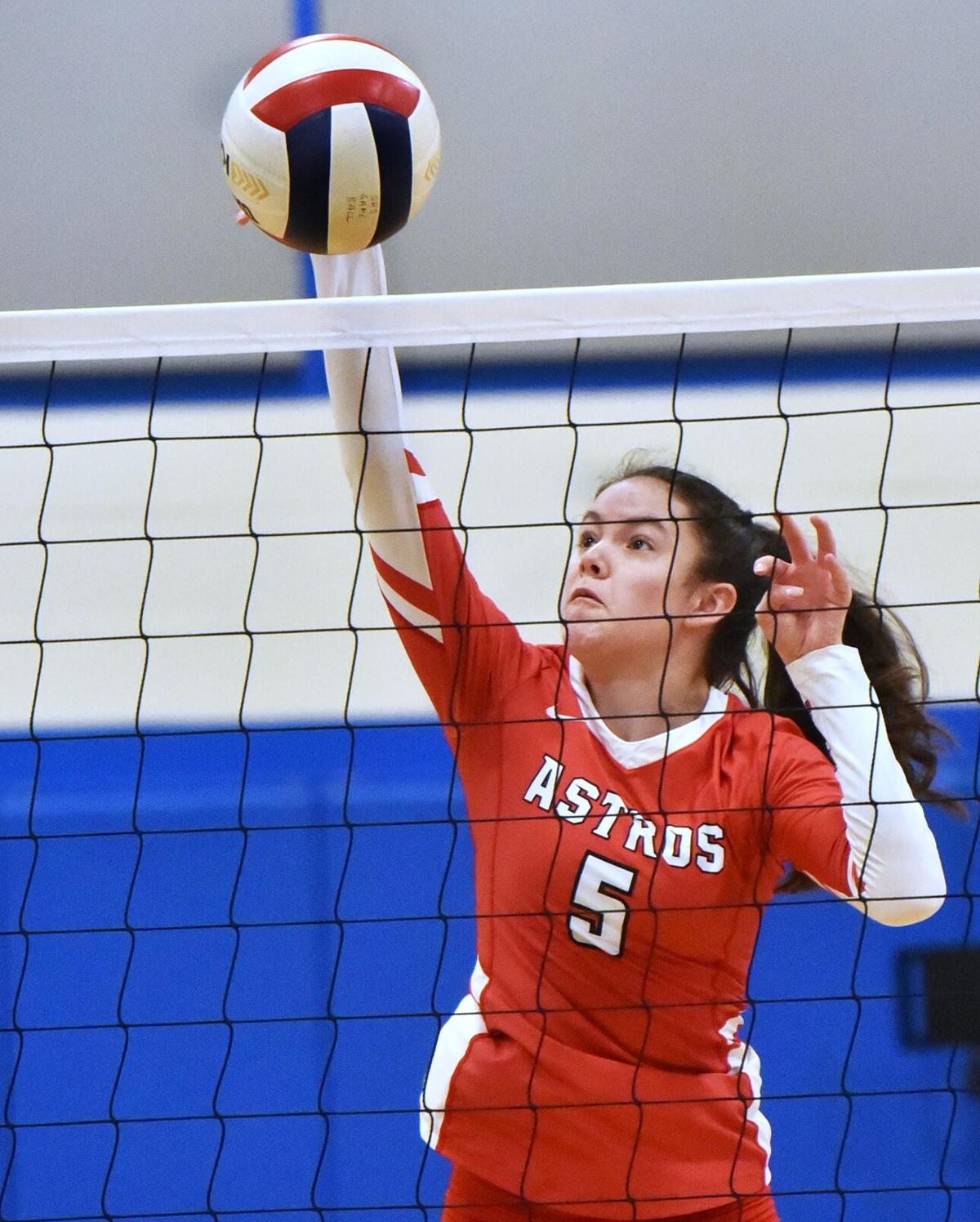 Pinkerton defeated Salem in volleyball action.