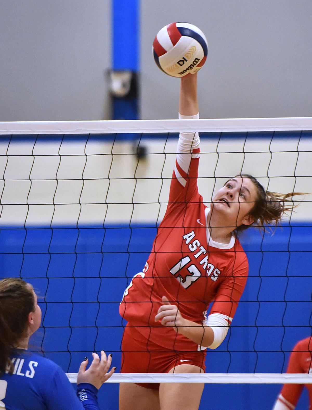 Pinkerton defeated Salem in volleyball action.