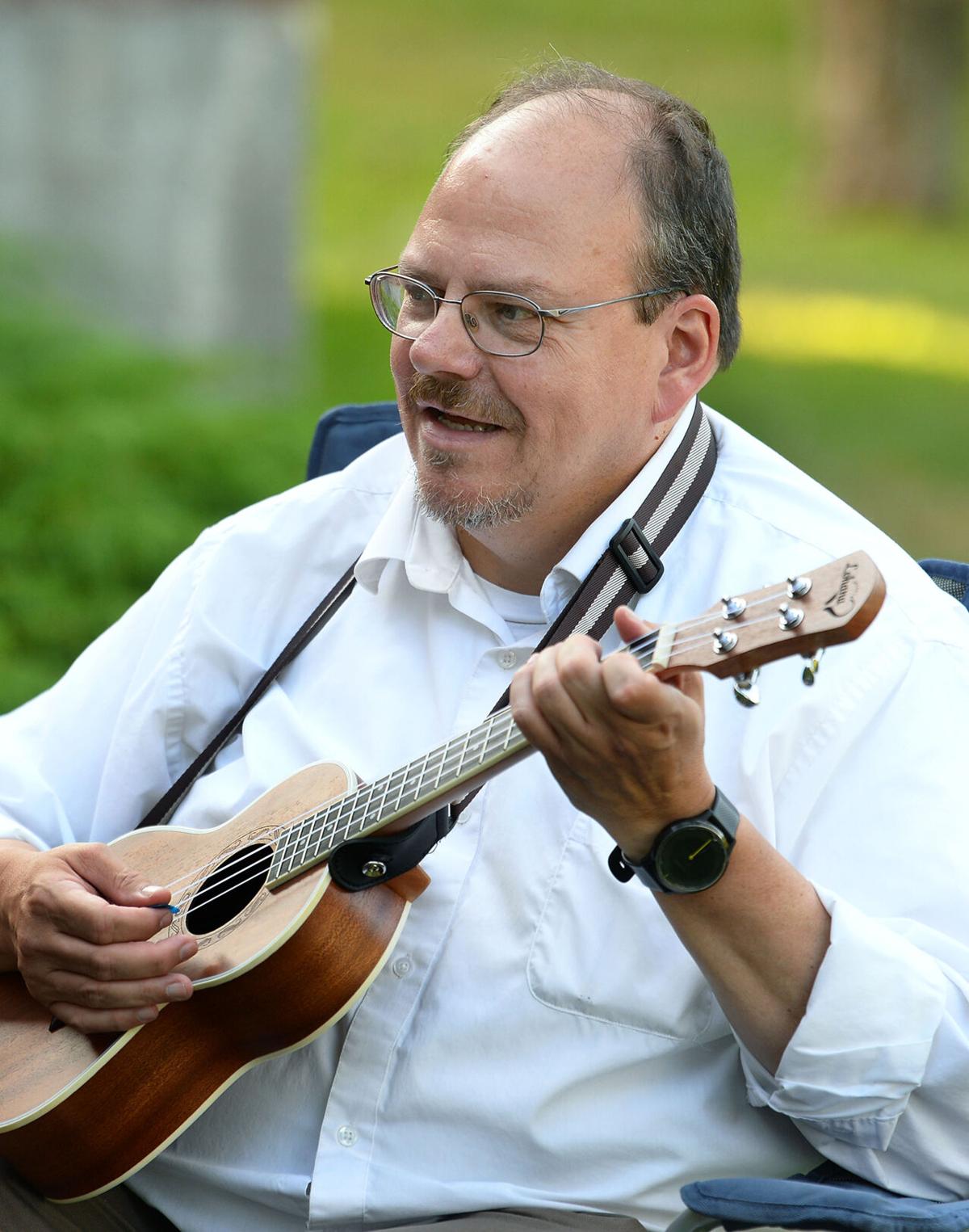 200805_ET_CRU_UKULELE_5.jpg
