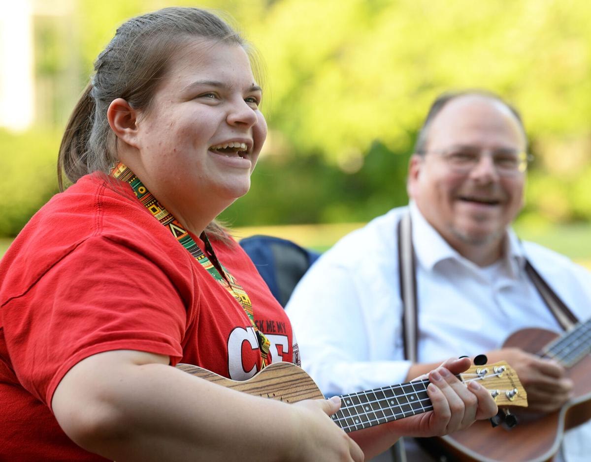 200805_ET_CRU_UKULELE_6.jpg