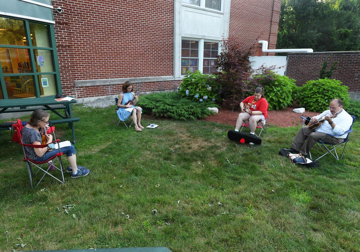 200805_ET_CRU_UKULELE_7.jpg