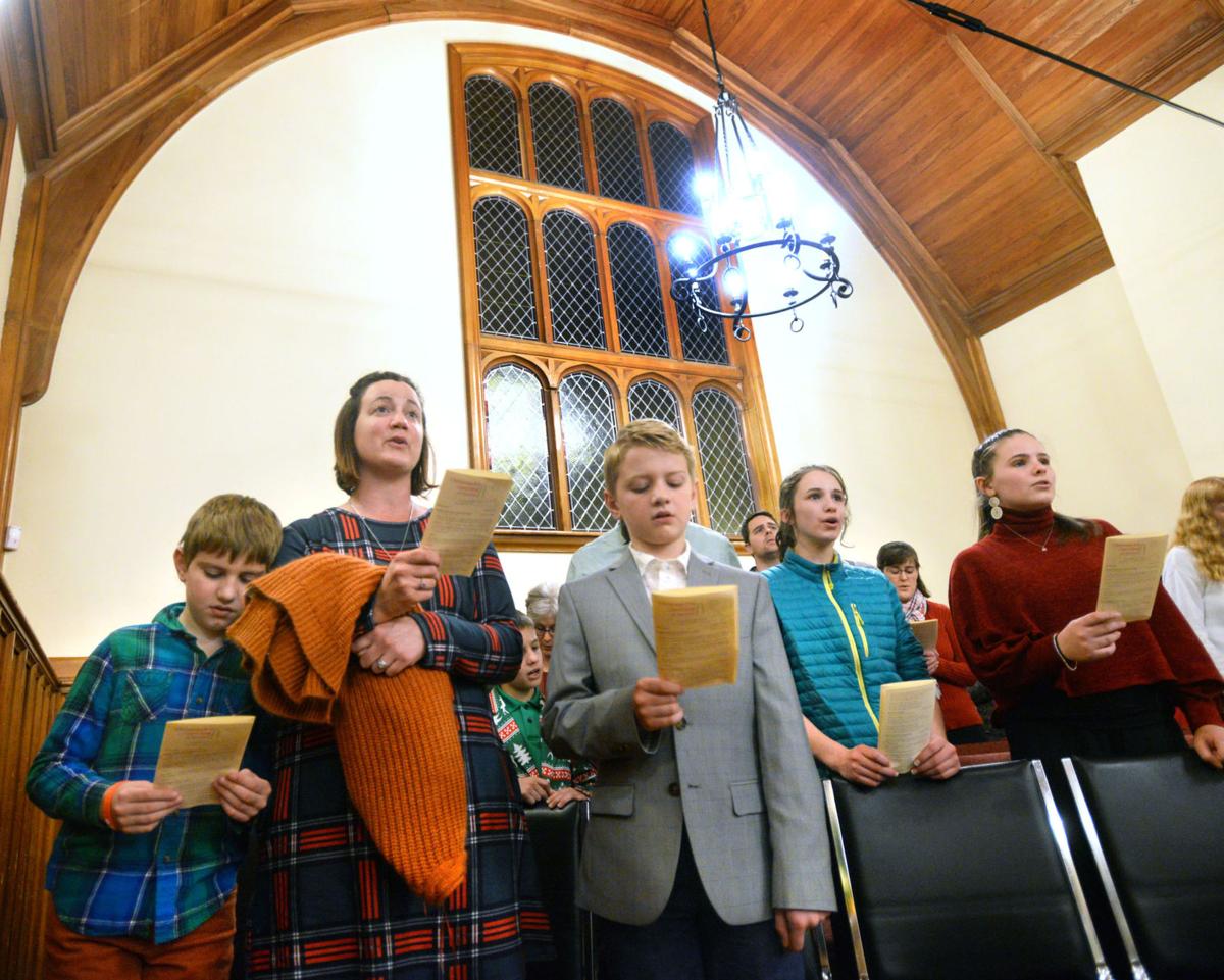 200331_ET_CRU_WINDHAM CAROLERS_1.JPG