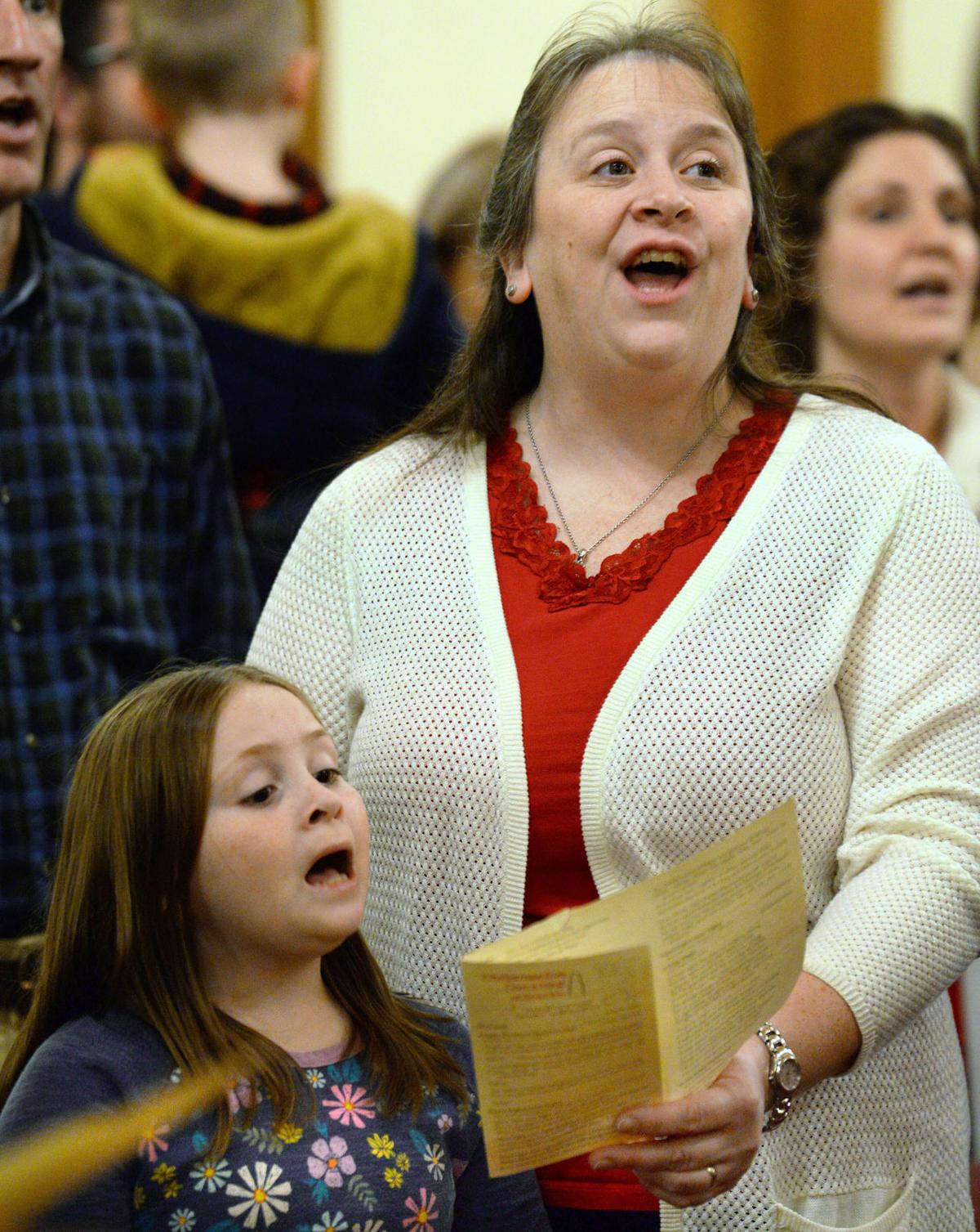 200331_ET_CRU_WINDHAM CAROLERS_2.JPG