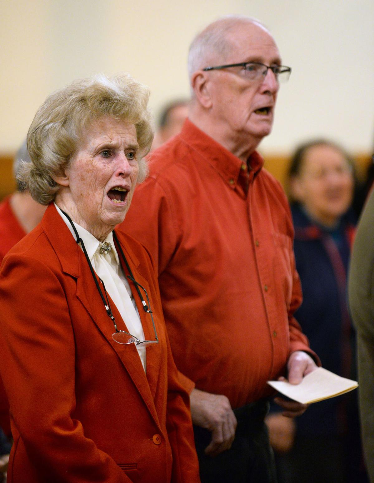 200331_ET_CRU_WINDHAM CAROLERS_5.JPG