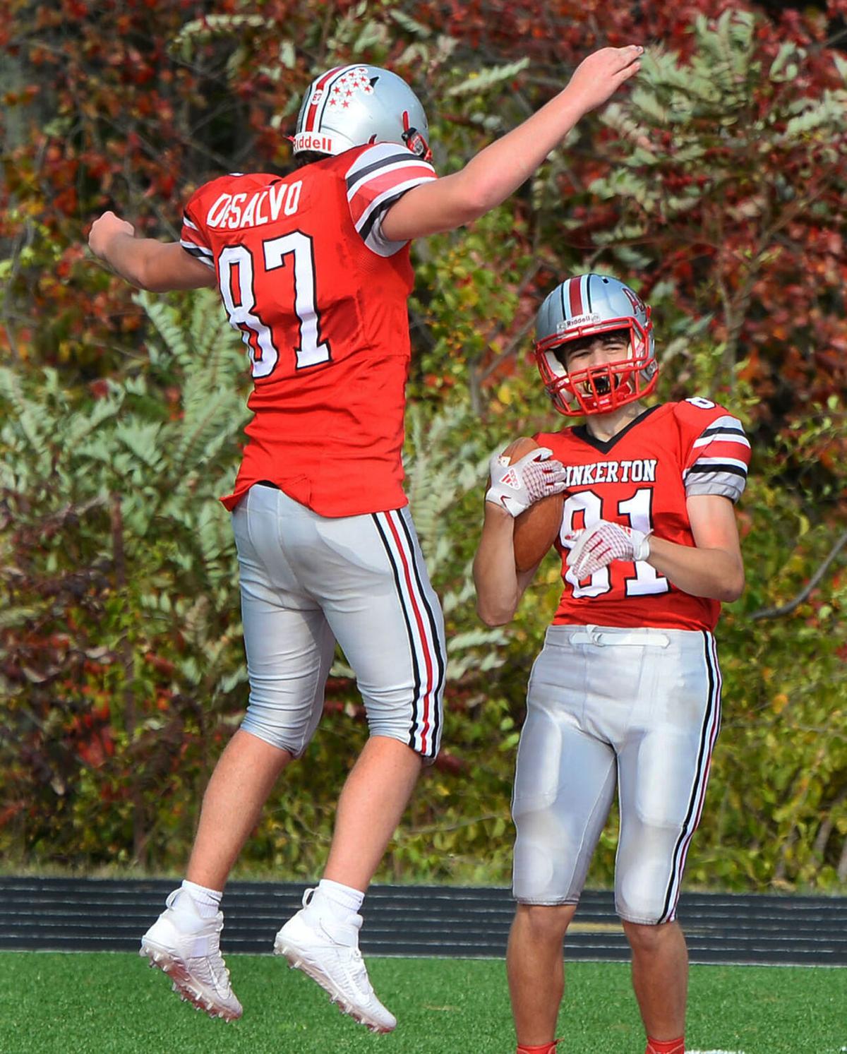 201010_ET_CRU_PinkertonFootball_15.jpg
