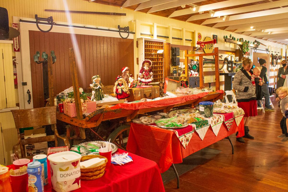 Tehachapi Christmas Parade 2022 Tehachapi Christmas Parade Tree Lighting And Train Depot | News |  Desertnews.com