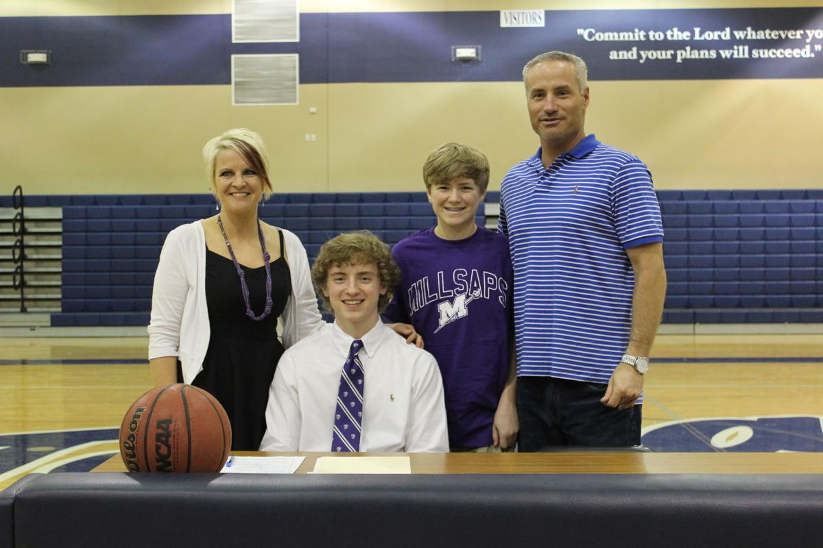Smith Whiting Sign College Intent Letters Sports Desototimes Com