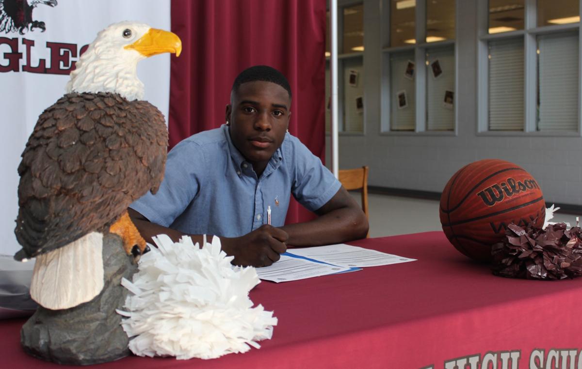 Montgomery To Run With The Hounds Sports Desototimes Com