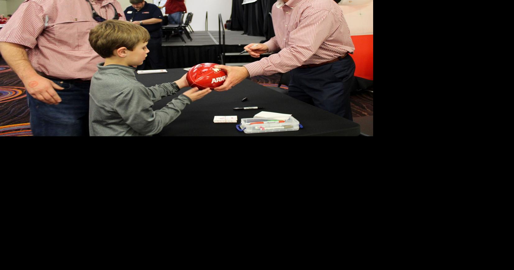 Razorback fans meet new football coach | Sports | desototimes.com