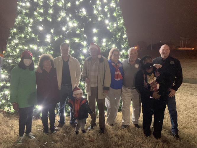 Tree lighting draws big crowd in Horn Lake News