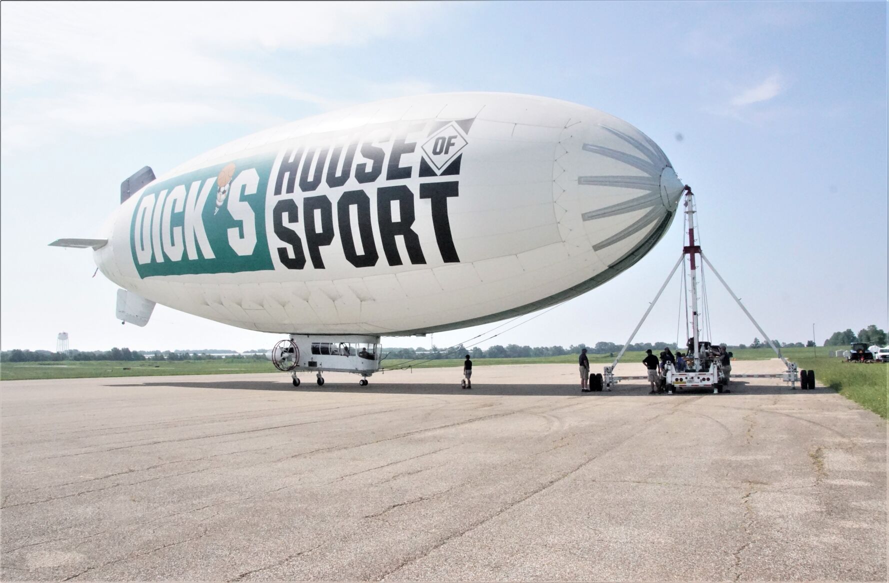 Giant helium-filled airship Airlander takes off for 1st time | The Seattle  Times