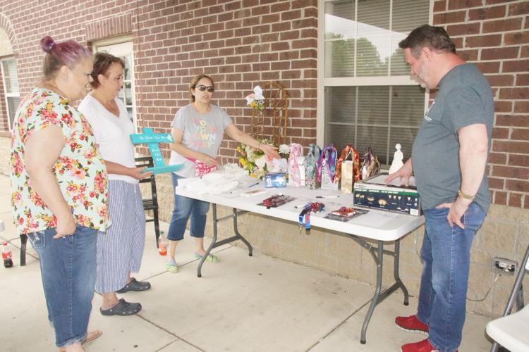 Church holds silent auction