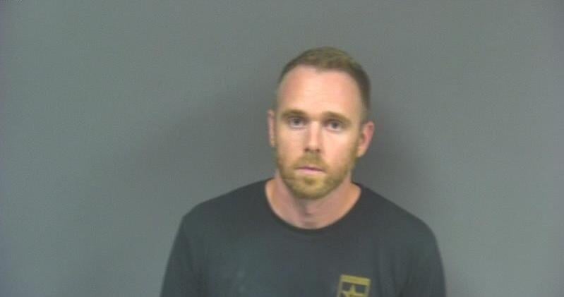 Former DeSoto County Sheriff's Office deputy who lost leg in line of duty arrested on domestic violence and reckless...