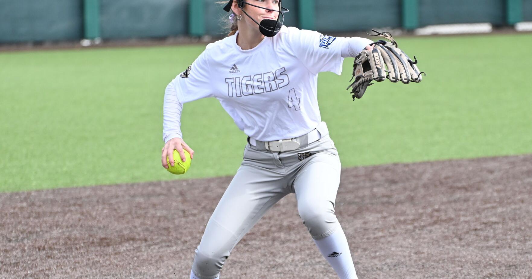 Savage earns Rawlings Gold Glove Award - Vimarsana News