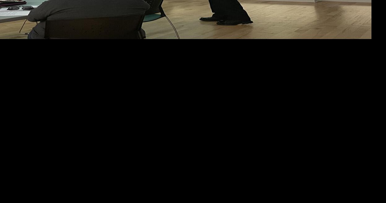 Olive Branch Senior Center hosts active shooter safety presentation