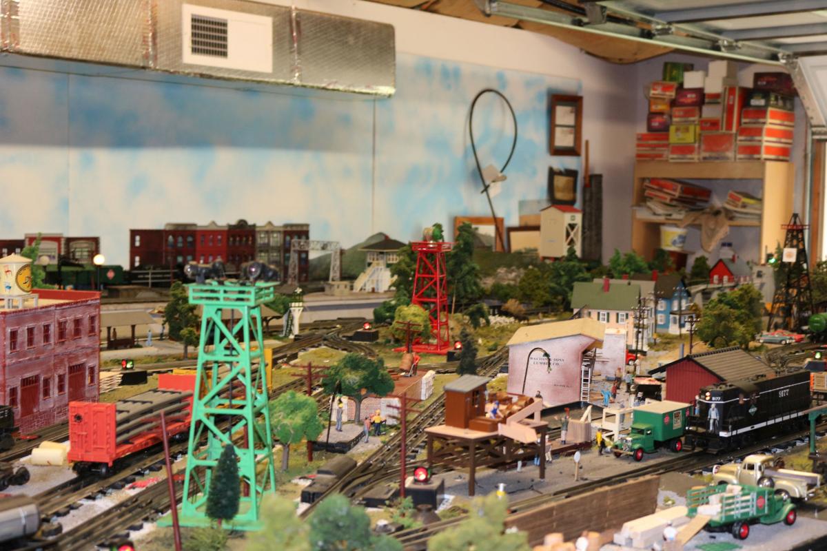 Horn Lake mayor creates miniature city, railroad News