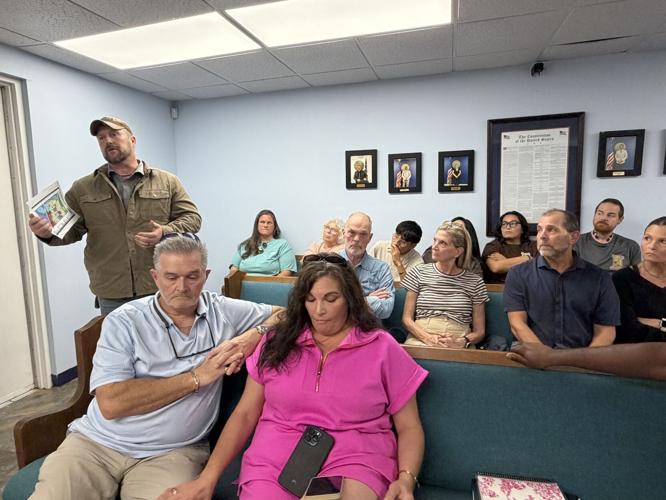 Residents air concerns, frustrations at first Walls listening session ...