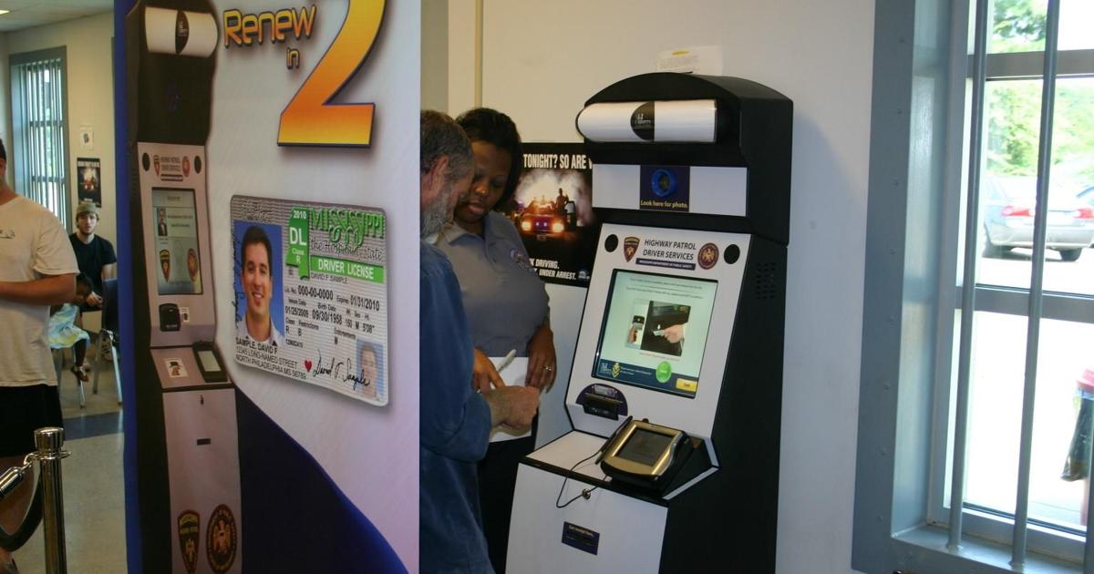 Driver Using Kiosk Kiosks shorten DMV lines | News | desototimes.com