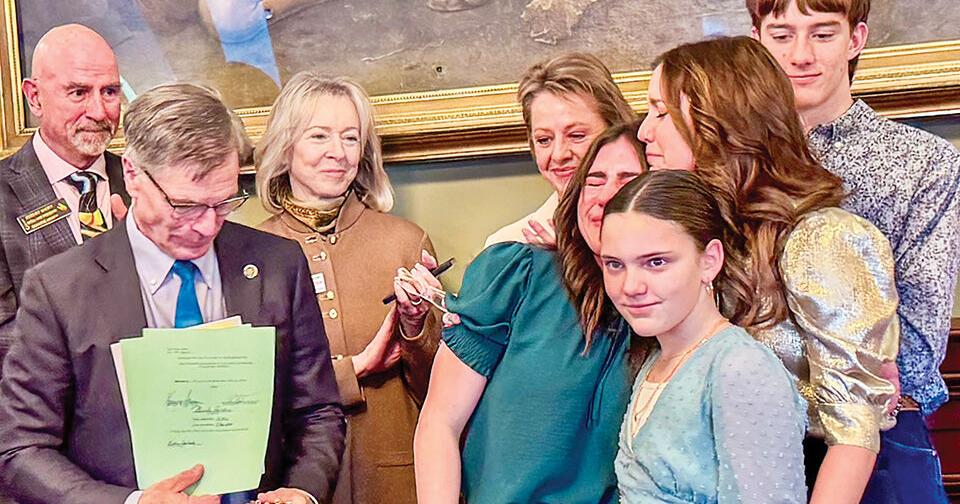 Gov. Gordon signs stalking bills into law