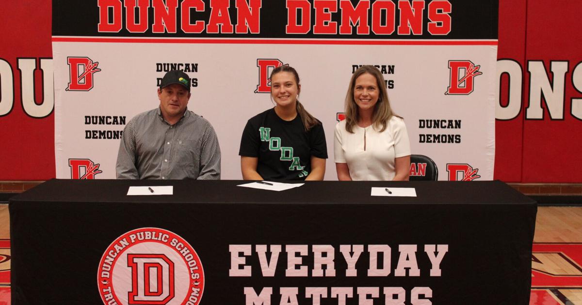 Kiersten Woods signs with University of North Dakota