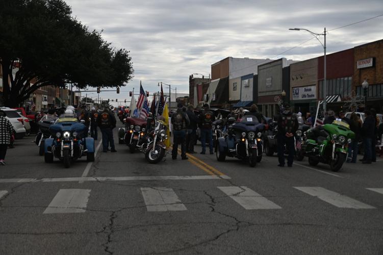 Gallery Veterans saluted with annual parade in Duncan Community