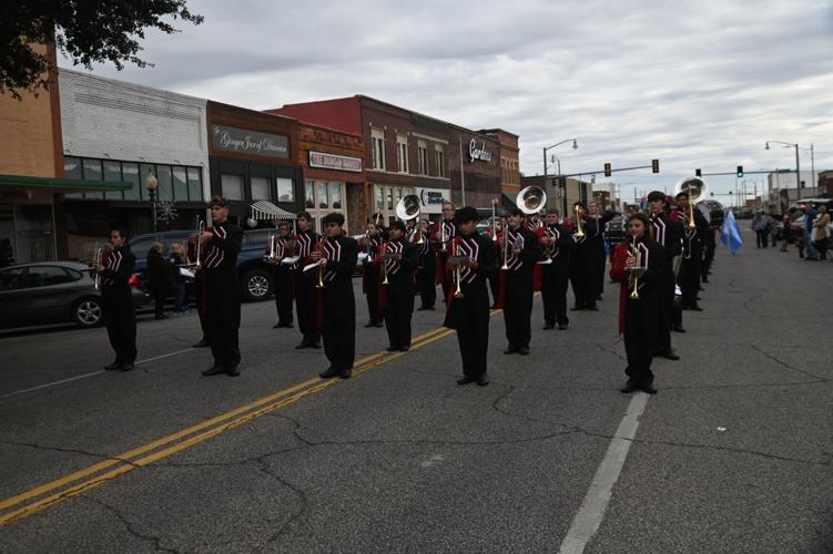 Gallery Veterans saluted with annual parade in Duncan Community