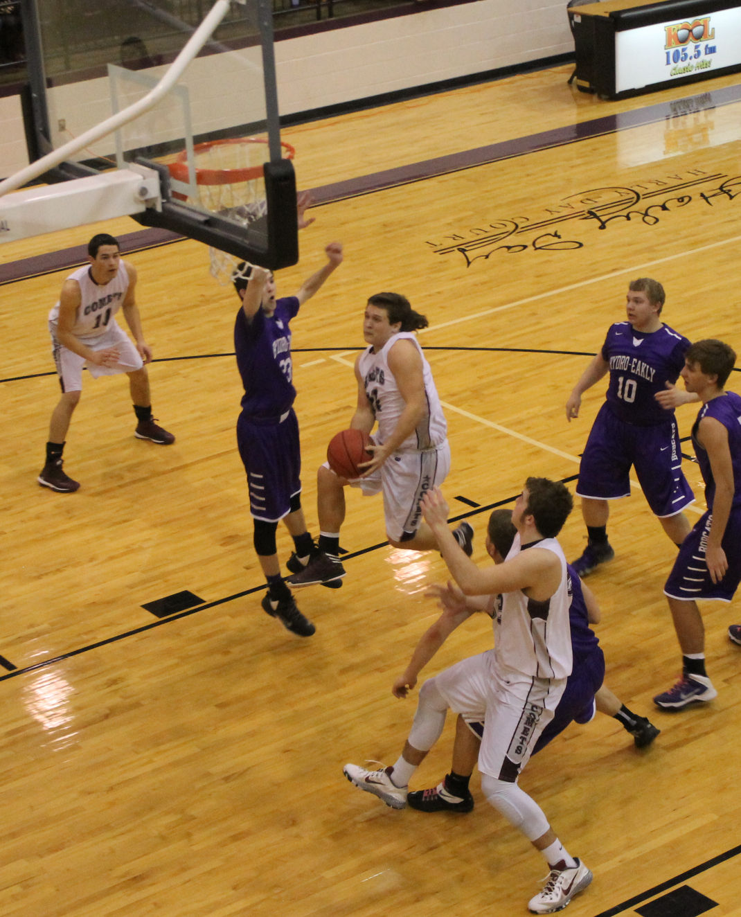 VelmaAlma girls basketball team advances, boys out at regionals