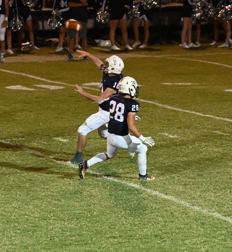Outlaws led by Payne's three touchdowns in district victory ...